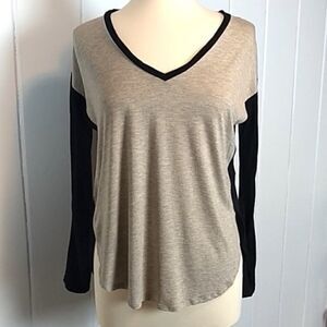 Madewell‎ V-Neck Tee Viscose High Low Hem Tan Black, Size - Medium